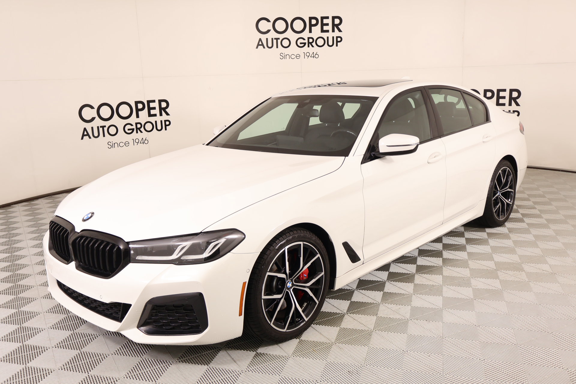 Used 2023 BMW 530i xDrive w/ M Sport Package AWD/4WD image 11