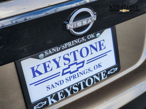 Used 2025 Nissan Kicks SR image 11