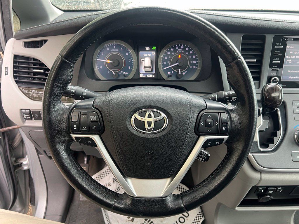 Used 2020 Toyota Sienna XLE AWD/4WD image 19