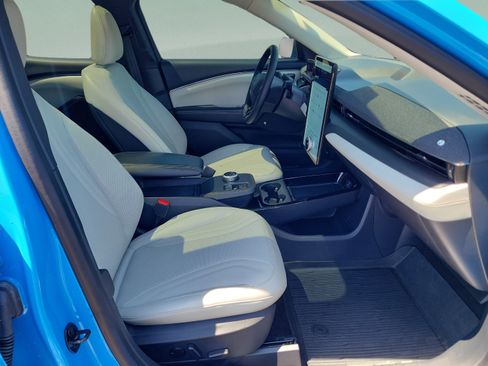 Certified 2022 Ford Mustang Mach-E Premium AWD/4WD image 17