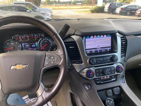 Used 2017 Chevrolet Suburban LT w/ LT Signature Package image 7