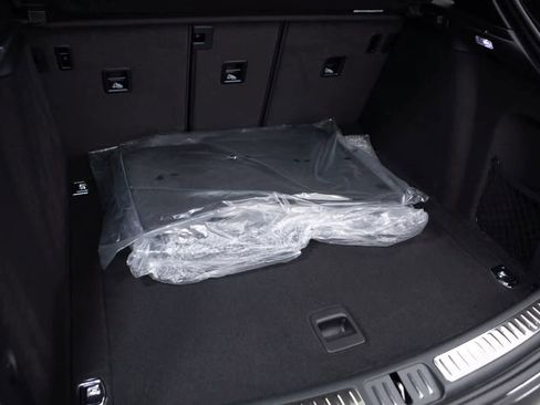 Certified 2026 Porsche Macan AWD/4WD image 37