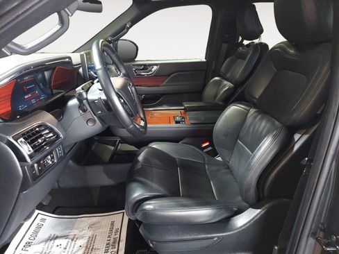 Used 2024 Lincoln Navigator Premiere AWD/4WD image 23