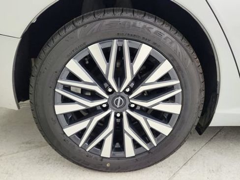 Used 2024 Nissan Altima 2.5 SV FWD image 25