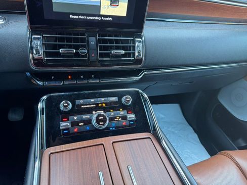 Used 2020 Lincoln Navigator Reserve w/ Luxury Package AWD/4WD image 24