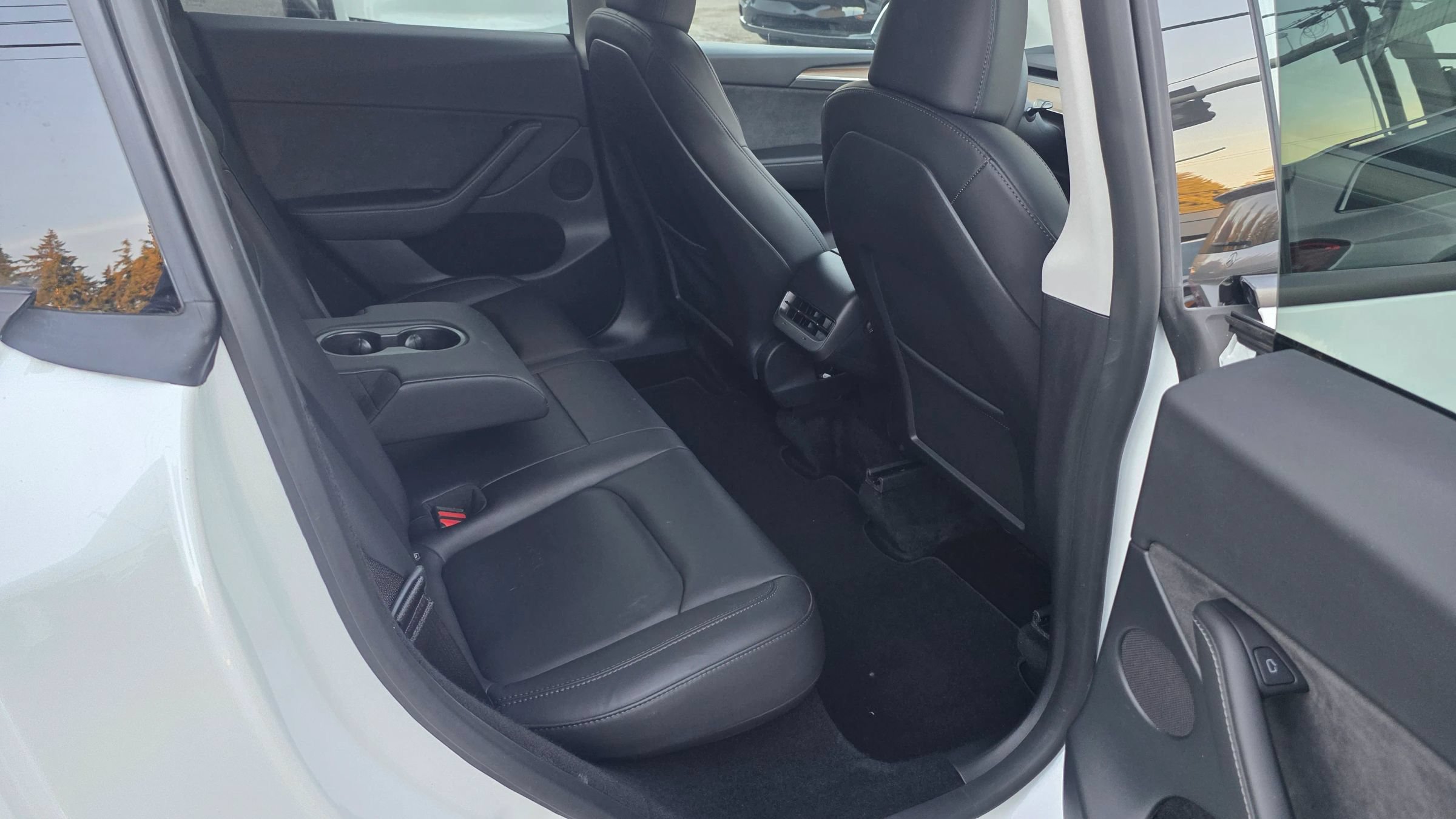 Used 2024 Tesla Model Y Long Range AWD/4WD image 12