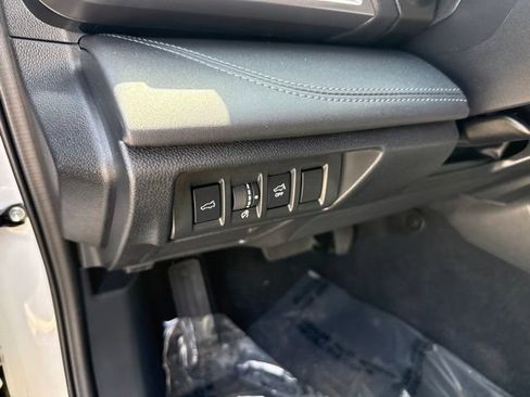 Used 2025 Subaru Outback Limited AWD/4WD image 21