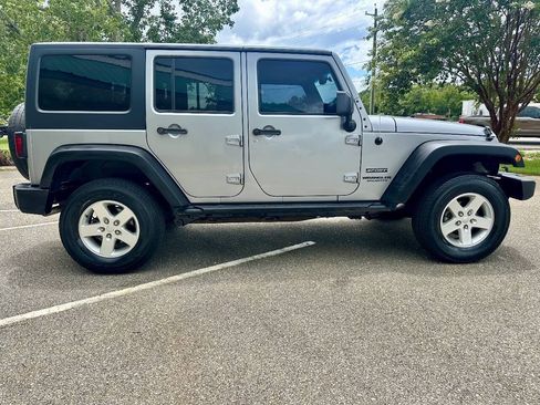 Used 2017 Jeep Wrangler Unlimited Sport w/ Quick Order Package 24S AWD/4WD image 7