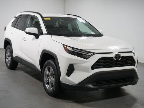 Certified 2025 Toyota RAV4 XLE FWD image 3