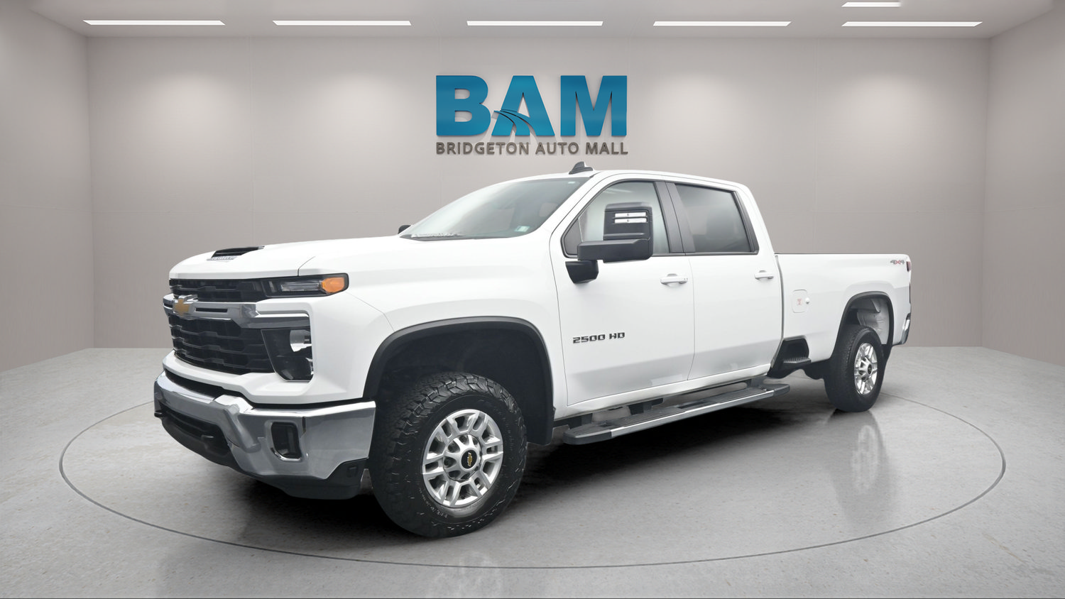 Used 2025 Chevrolet Silverado 2500 LT w/ Convenience Package AWD/4WD image 3
