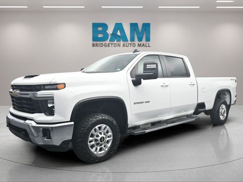 Used 2025 Chevrolet Silverado 2500 LT w/ Convenience Package AWD/4WD image 3