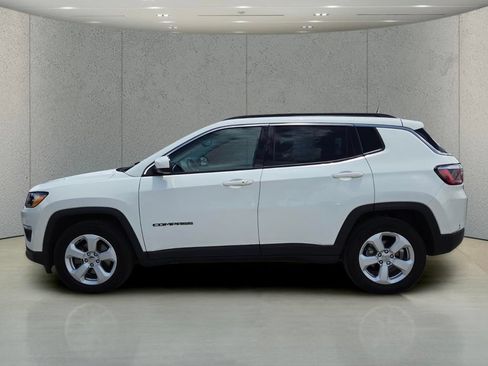 Used 2019 Jeep Compass Latitude w/ Cold Weather Group FWD image 9