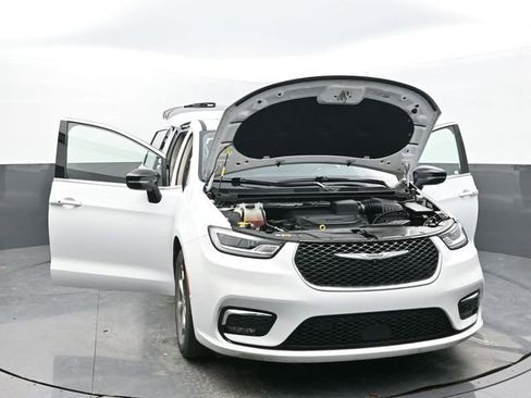 Used 2024 Chrysler Pacifica Limited w/ Trailer Tow Group image 61