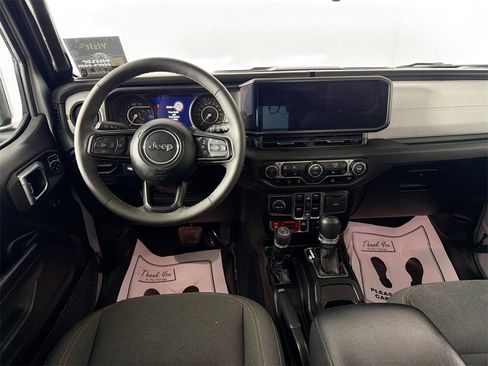 Used 2024 Jeep Wrangler Willys image 21