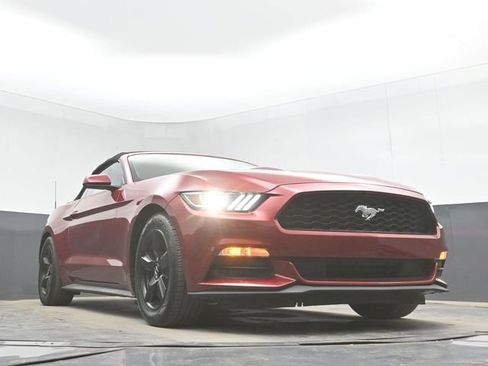 Used 2017 Ford Mustang Convertible RWD image 39