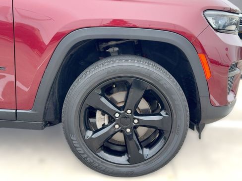 Used 2023 Jeep Grand Cherokee Altitude image 12