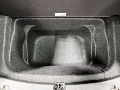 Used 2022 Tesla Model Y Long Range image 27