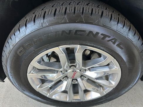 Used 2024 GMC Yukon XL SLT w/ SLT Luxury Package image 6