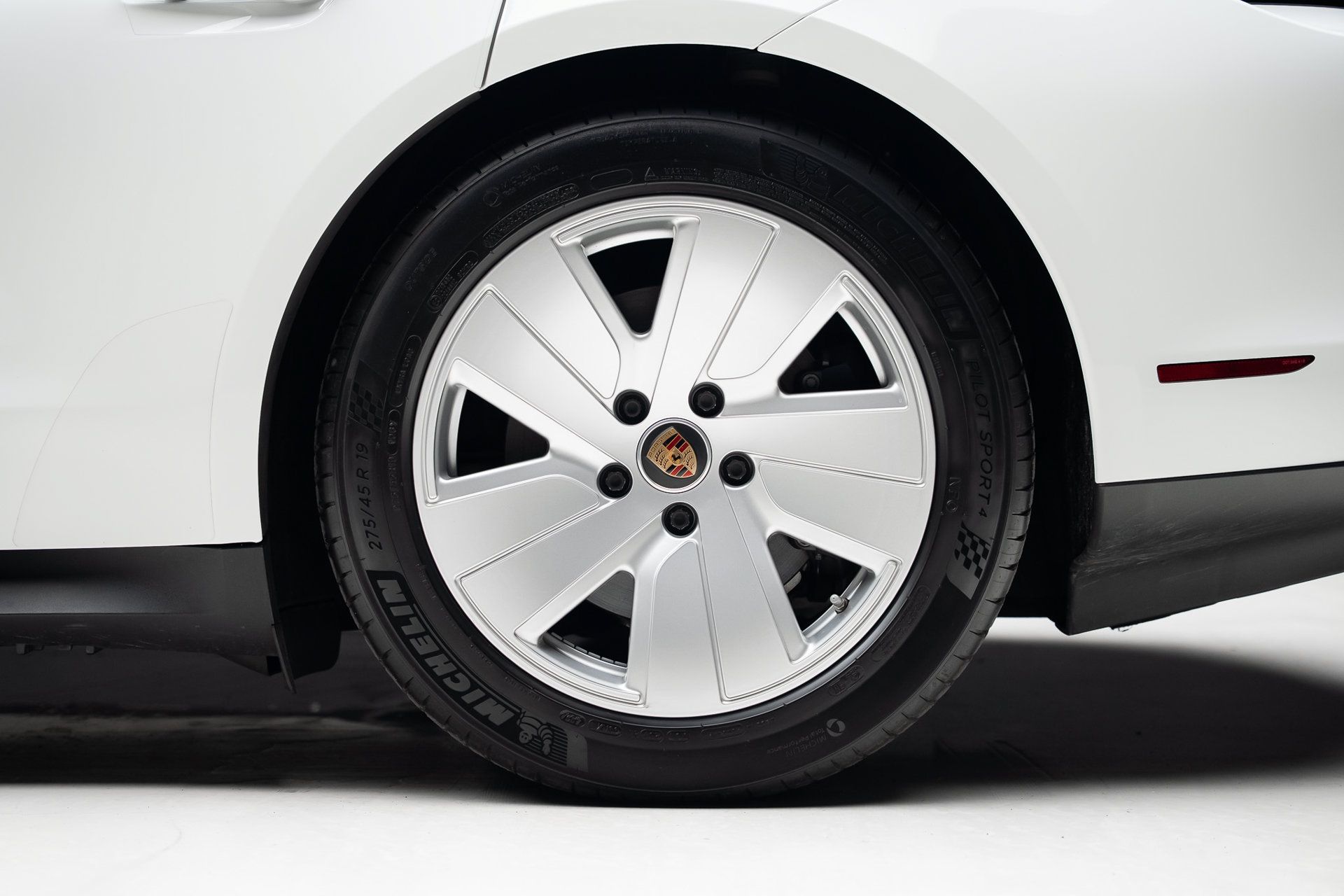 Used 2022 Porsche Taycan RWD image 21