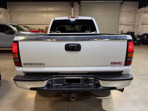 Used 2006 GMC Sierra 2500 SLT w/ Heavy-Duty Power Package AWD/4WD image 15