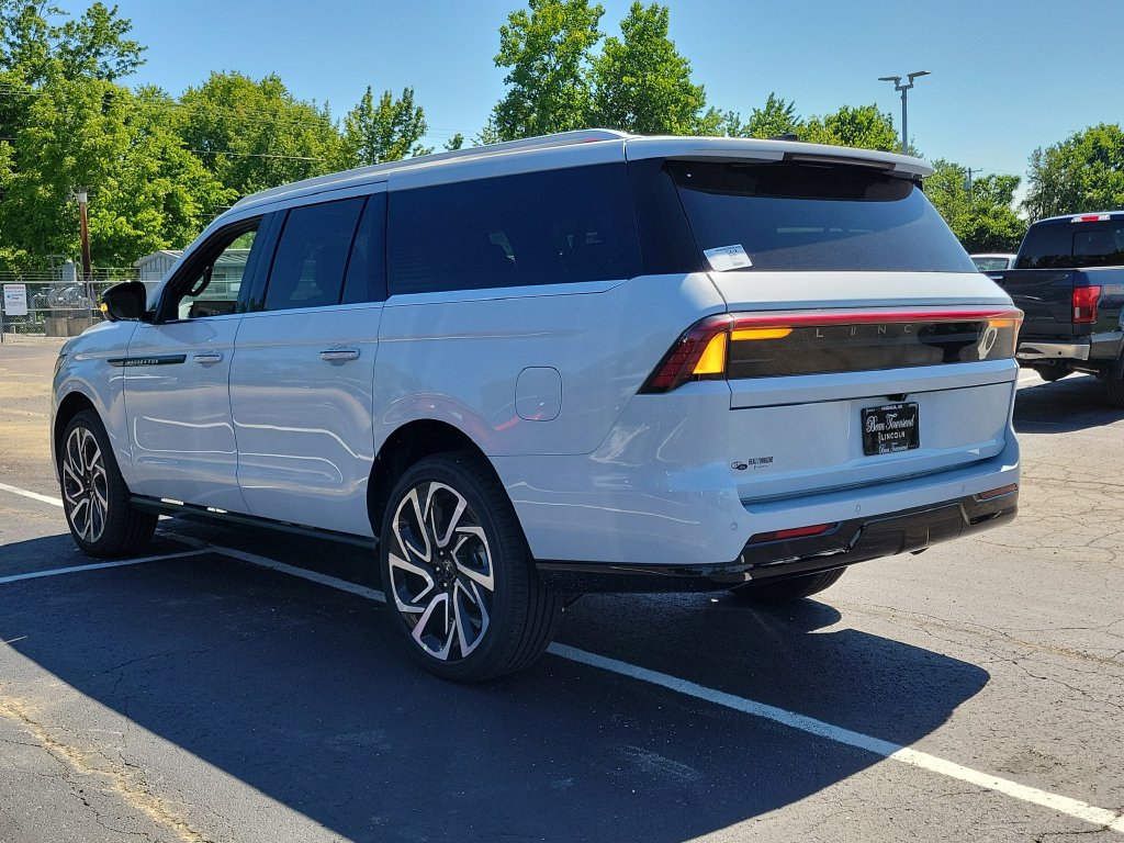 New 2026 Lincoln Navigator L Black Label AWD/4WD image 6