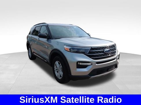 Used 2022 Ford Explorer XLT w/ Equipment Group 202A AWD/4WD image 7