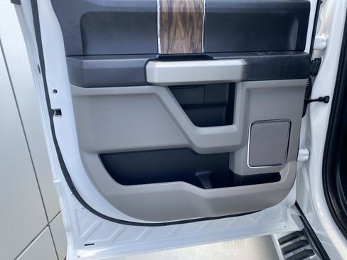 Used 2020 Ford F150 Lariat w/ Equipment Group 502A Luxury AWD/4WD image 12