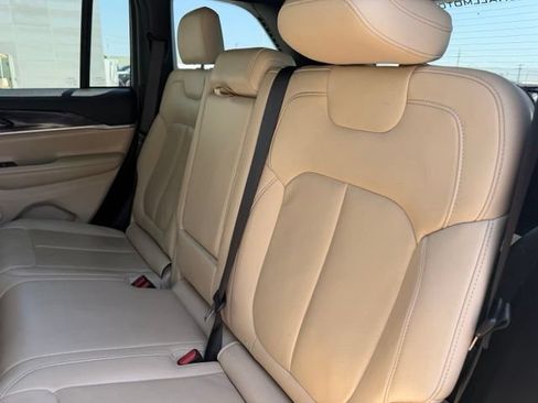 Used 2023 Jeep Grand Cherokee Limited AWD/4WD image 12