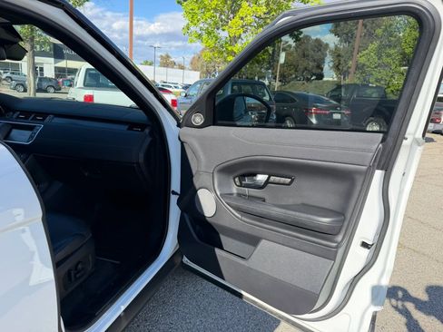 Used 2018 Land Rover Range Rover Evoque SE Premium AWD/4WD image 23