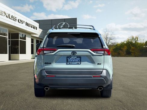Used 2022 Toyota RAV4 XLE Premium FWD image 9