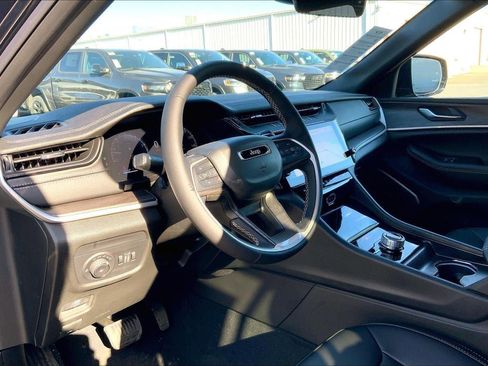New 2026 Jeep Grand Cherokee Limited w/ Limited Altitude Package AWD/4WD image 7