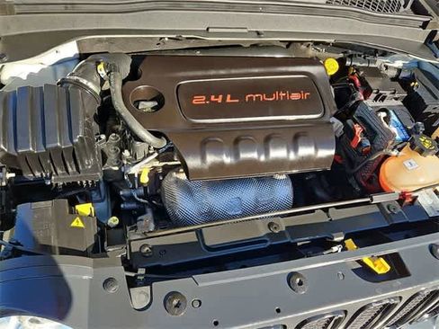 Used 2018 Jeep Renegade Altitude w/ Advanced Technology Group image 15