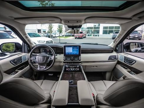 Used 2018 Lincoln Navigator L Reserve w/ Technology Package AWD/4WD image 24