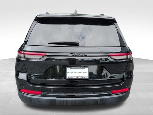 Used 2023 Jeep Grand Cherokee Altitude AWD/4WD image 4