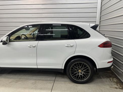 Used 2017 Porsche Cayenne Platinum Edition image 5