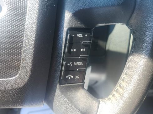 Used 2010 Ford Escape XLT image 24