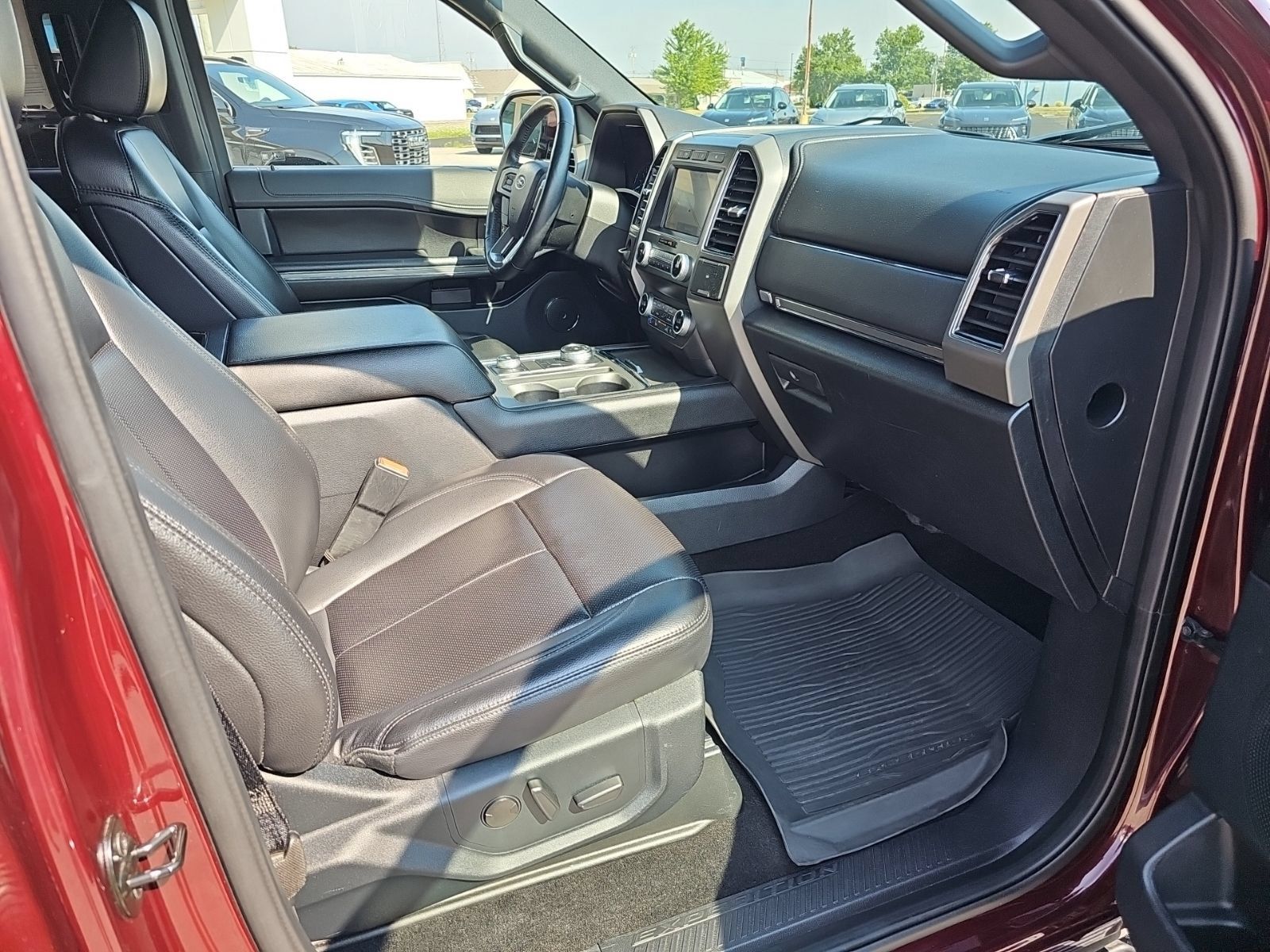 Used 2021 Ford Expedition XLT AWD/4WD image 32