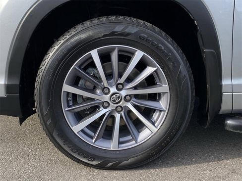 Certified 2018 Toyota Highlander XLE image 12