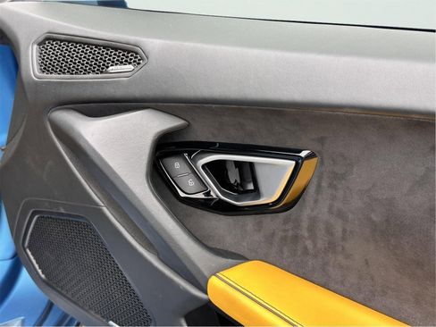 Used 2020 Lamborghini Huracan EVO RWD image 32