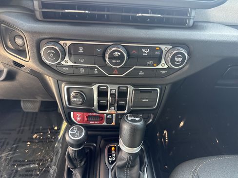 Used 2024 Jeep Wrangler Willys image 17