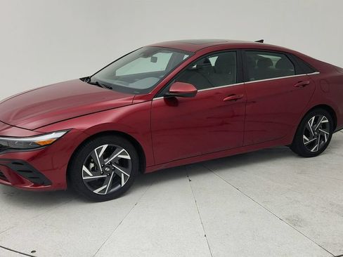 Used 2025 Hyundai Elantra SEL FWD image 3