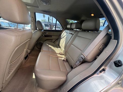 Used 2005 Kia Sorento LX image 20