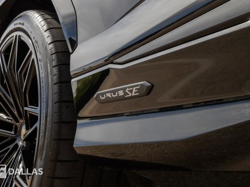 Used 2025 Lamborghini Urus SE image 19