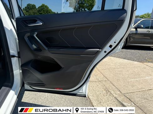 Used 2022 Volkswagen Tiguan SE R-Line FWD image 17