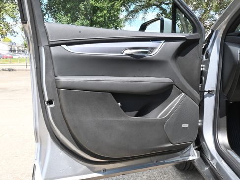 New 2025 Cadillac XT5 Luxury image 19