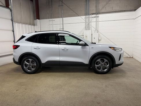 Certified 2025 Ford Escape ST-Line Select AWD/4WD image 7