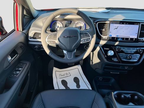 New 2026 Chrysler Pacifica Select FWD image 21