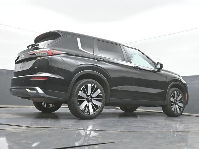 Used 2025 Mitsubishi Outlander SE FWD image 38