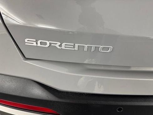 Used 2025 Kia Sorento S FWD image 11