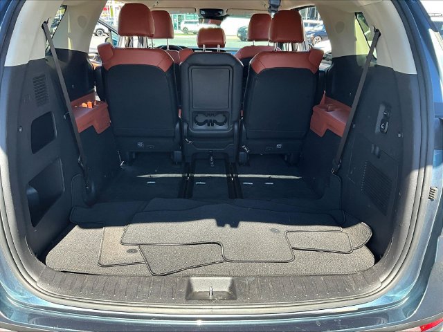 Certified 2023 Kia Carnival SX FWD image 28